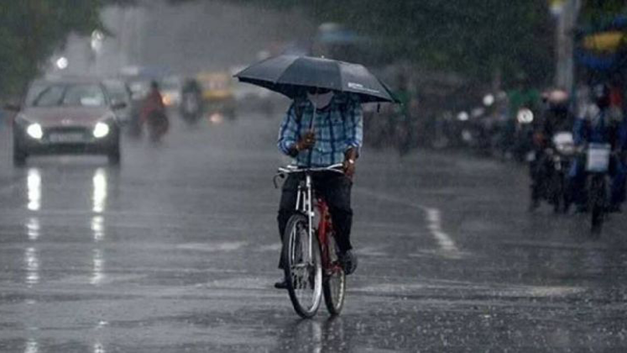 ঢাকায় বজ্রসহ বৃষ্টির আভাস, ৪ ডিগ্রি কমেছে দিনের তাপমাত্রা